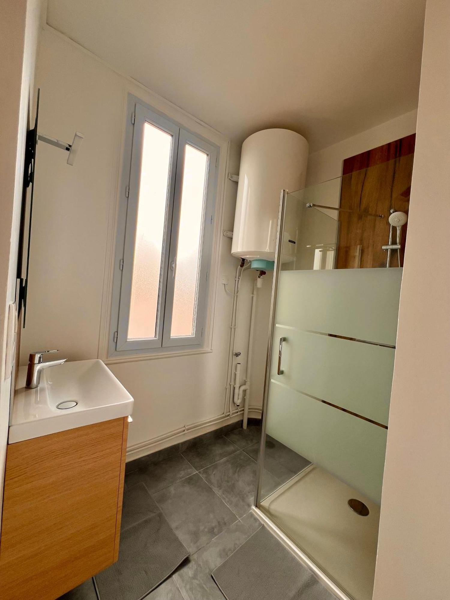 Studio 4 Pers Face Gare Sncf Appart Hotel Le Cygne D4 Bourges Ngoại thất bức ảnh