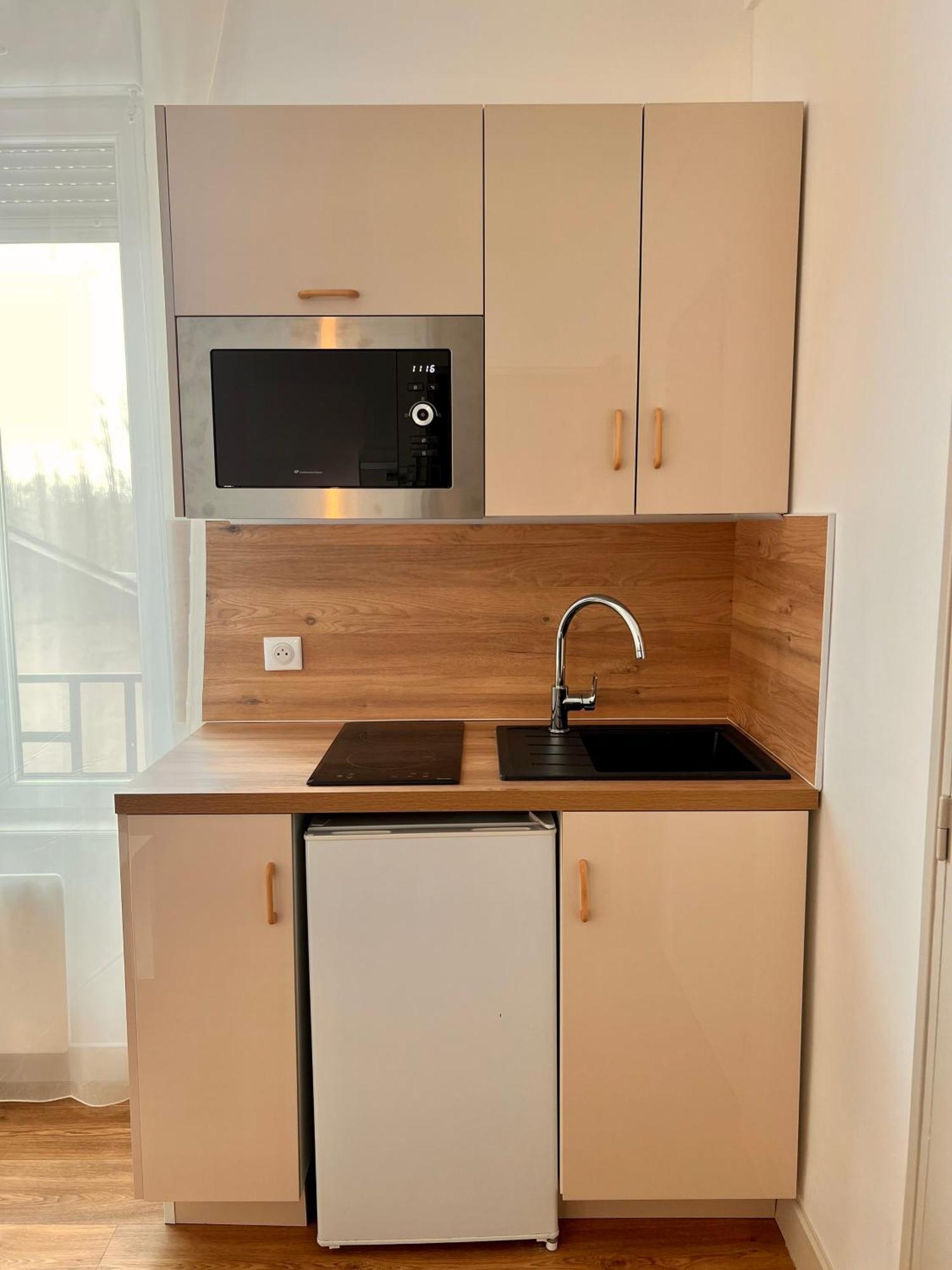 Studio 4 Pers Face Gare Sncf Appart Hotel Le Cygne D4 Bourges Ngoại thất bức ảnh